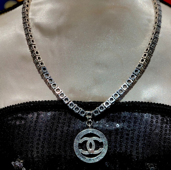 CHANEL INTERLOCKING CC SILVER NECKLACE - Picture 10 of 13